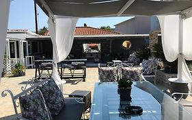 Roulla Studios & Apartments